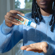 Hand rubbing Puressentiel gel for cleansing.